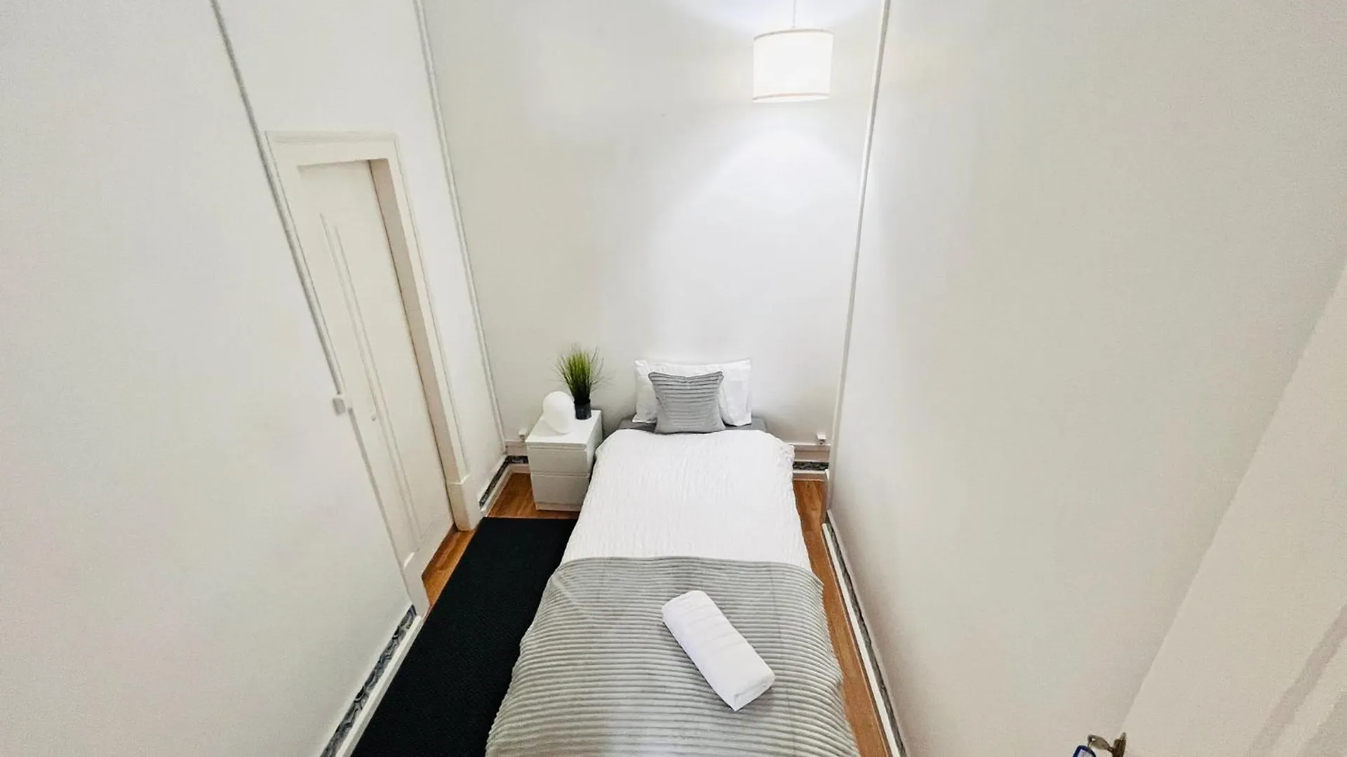 Hostel Luxury Central Lisbon Rooms, Best Location In The City