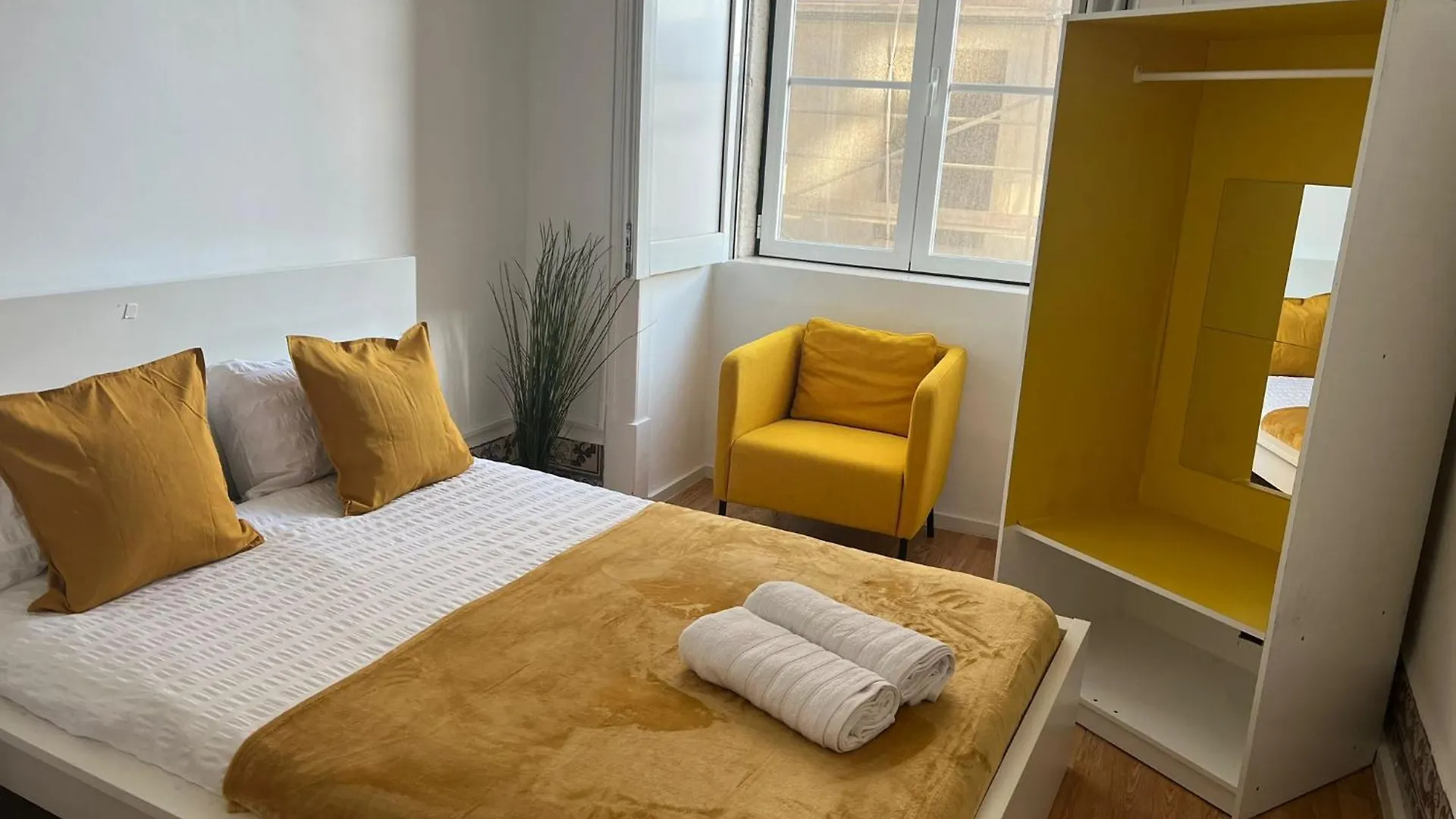 Hostel Luxury Central Lisbon Rooms, Best Location In The City